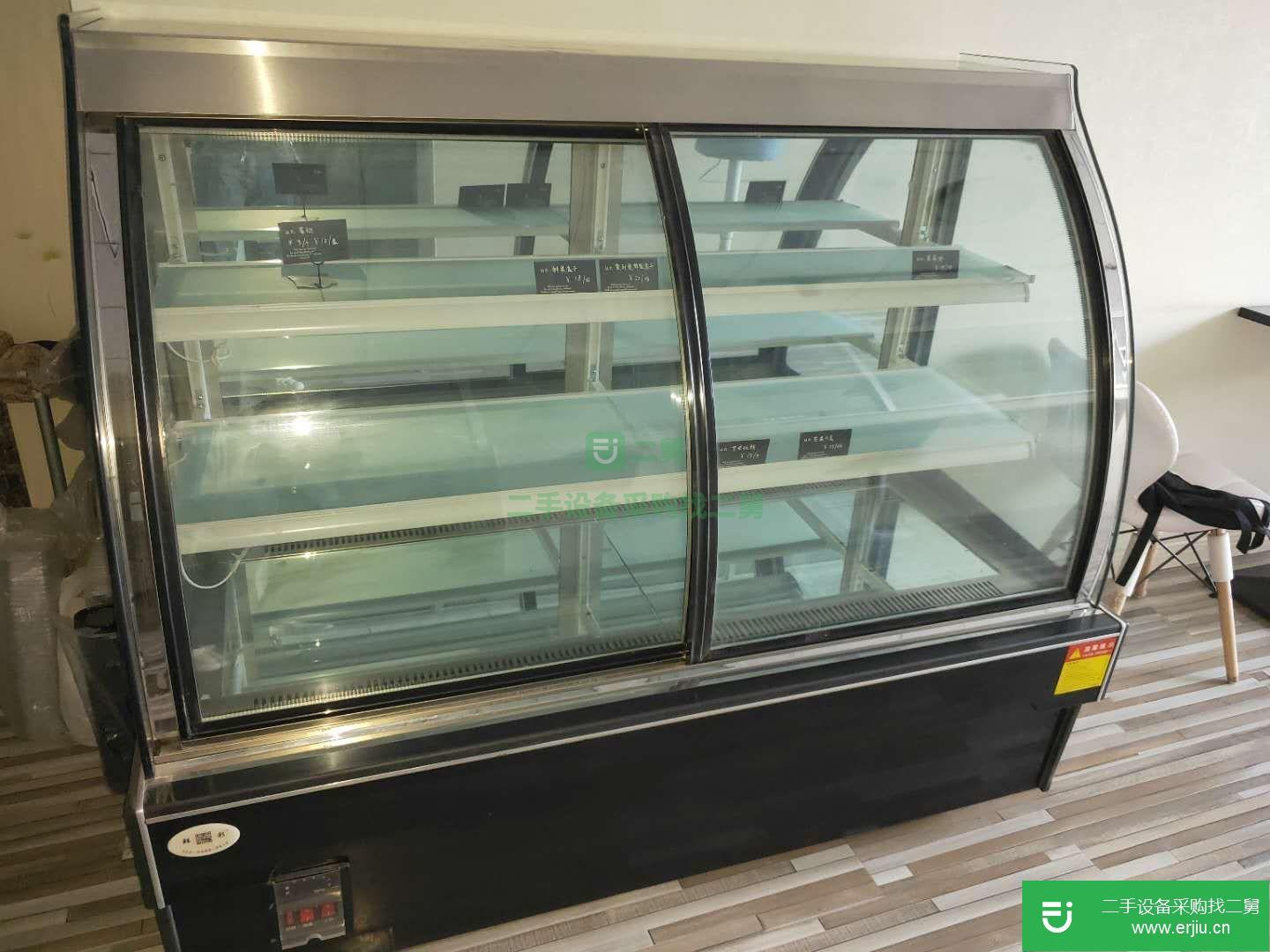 出售九成新商用冷藏柜，和面機，