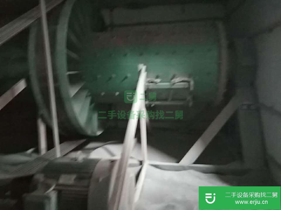 出售二手球磨機一臺，除塵設(shè)備三臺