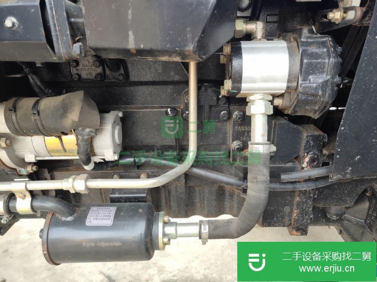 轉(zhuǎn)讓:雷沃拖拉機(jī)，國(guó)二發(fā)動(dòng)機(jī)，只工作36小時(shí)