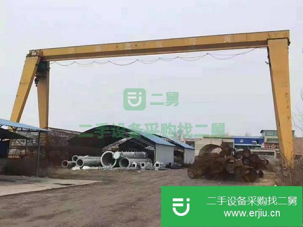 低價出售32噸跨度20米高度12米包廂龍門吊