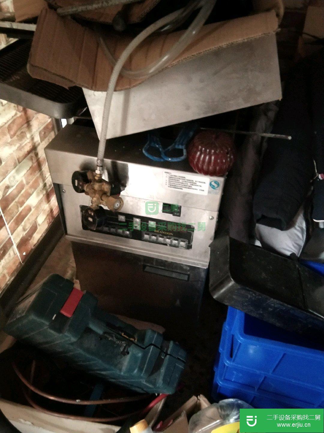 出售二手的漢堡380v炸爐.可樂機，制冰機，烤包機，淹制機，冰箱