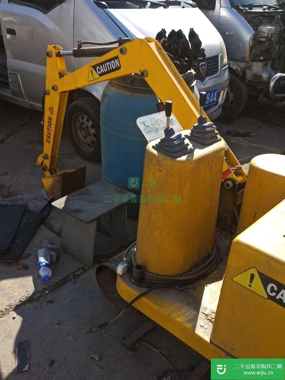 兩臺小挖掘機低價轉讓出售