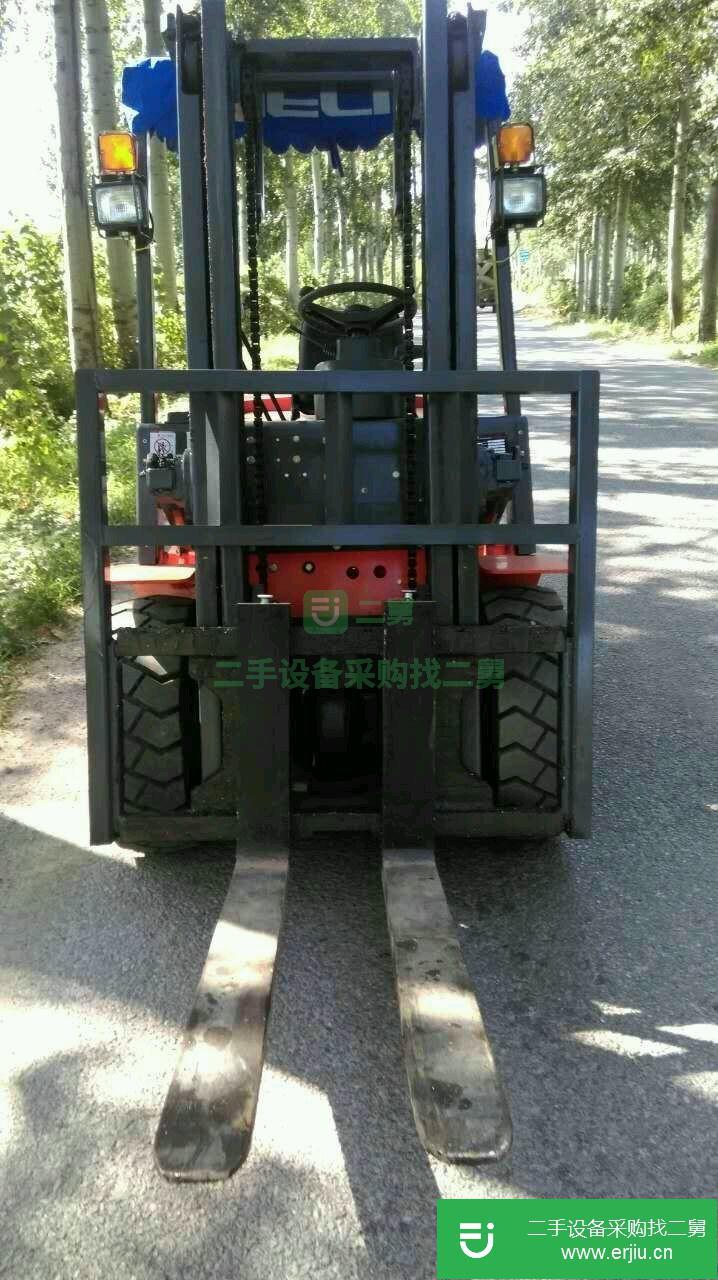 朝陽(yáng)有叉車(chē)低價(jià)出售七噸十噸叉車(chē)