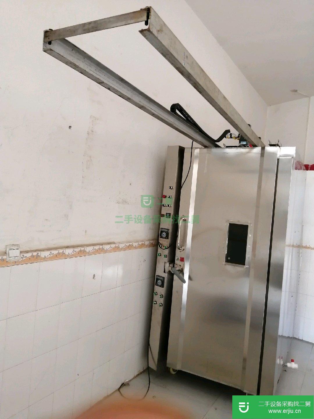 出售二手的八成新大型烤肉柜。