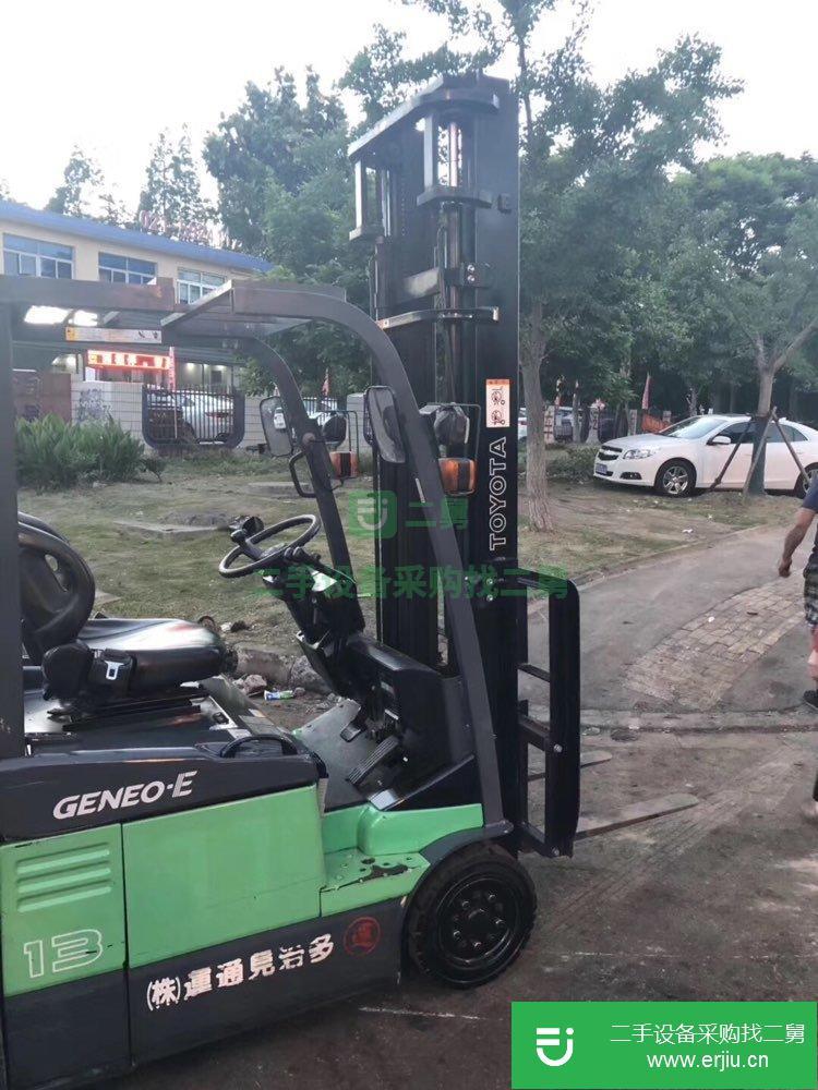 豐田1.5噸三支點電動叉車，可原地轉彎小體積二手叉車