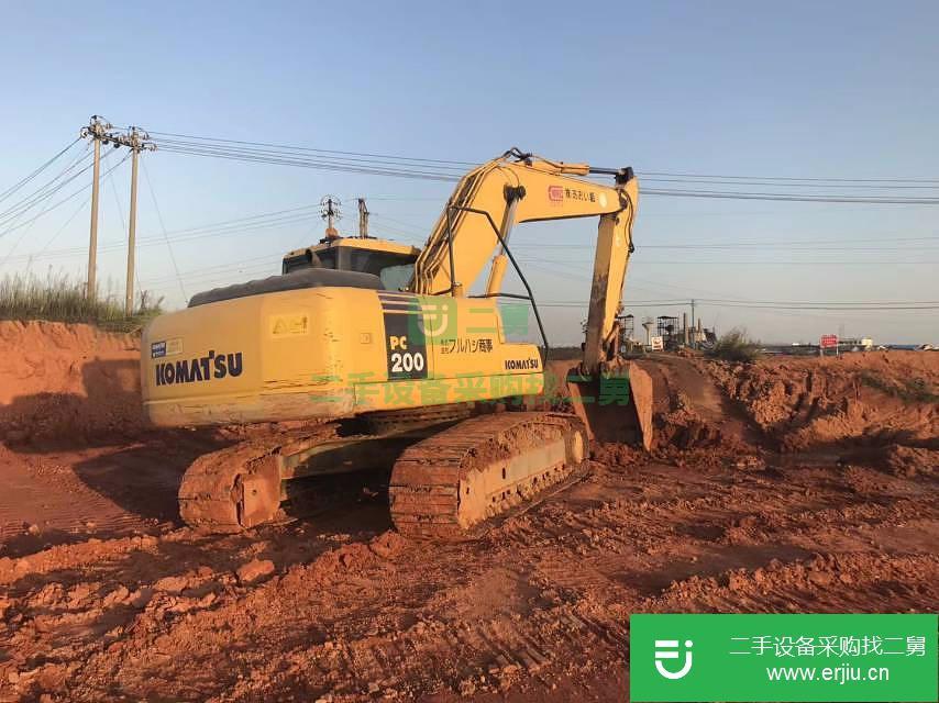 出售二手的小松 PC200LC-7 挖掘機