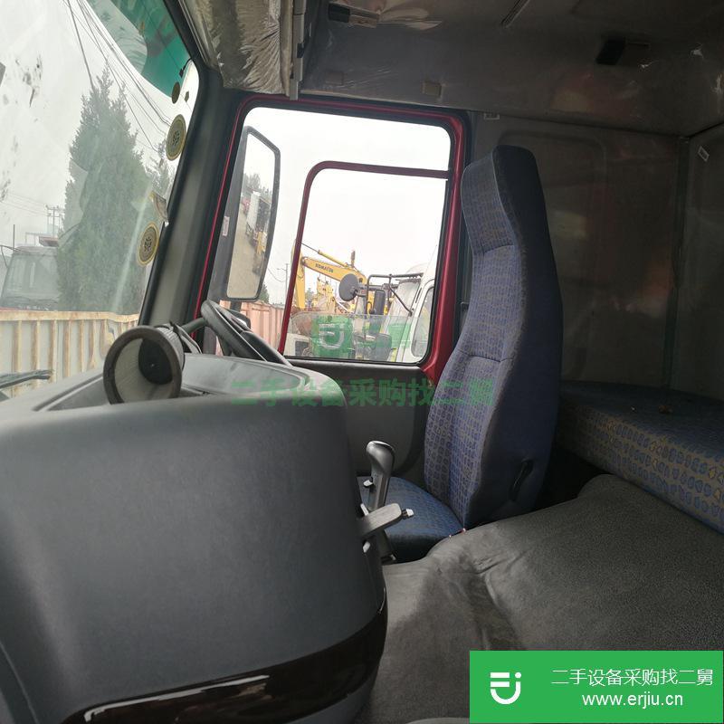 二手右方向12輪真空胎8*4豪沃自卸車
