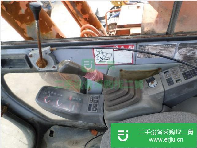 二手的日立EX200-2挖掘機