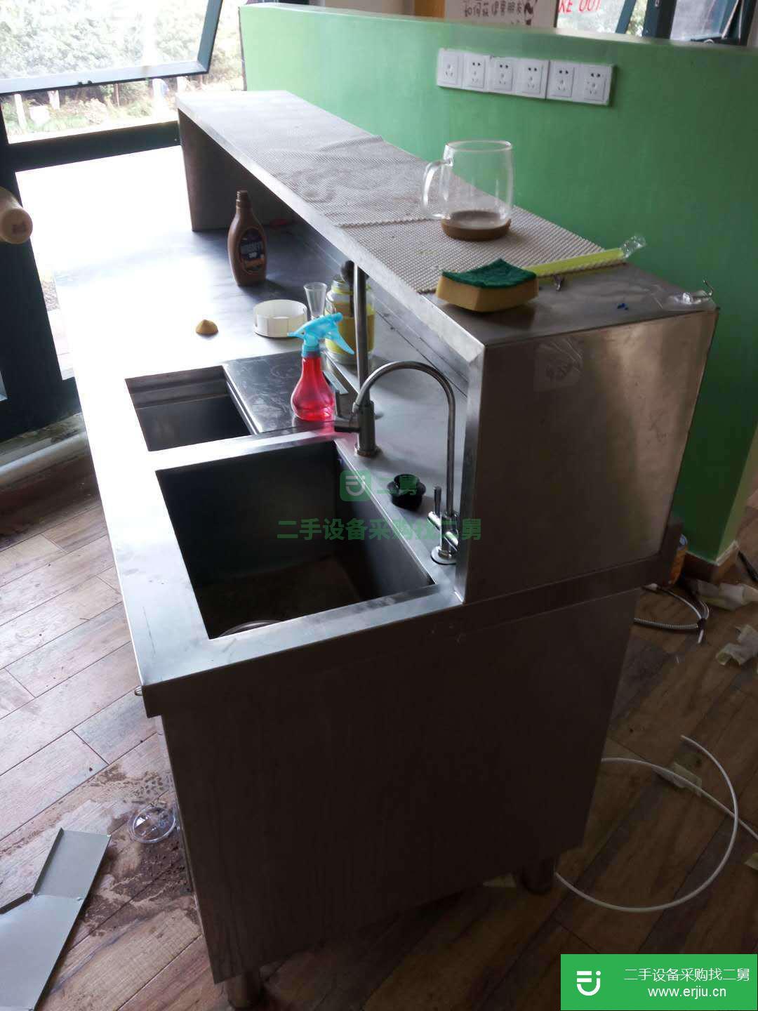 飲品店兩臺架子、水池。適合廚房用
