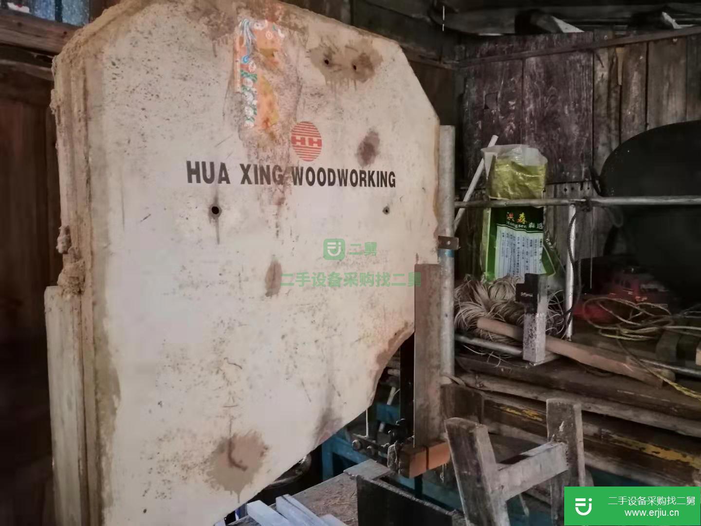 出售二手的閑置鋸木機(jī)，有2.5米的跑臺