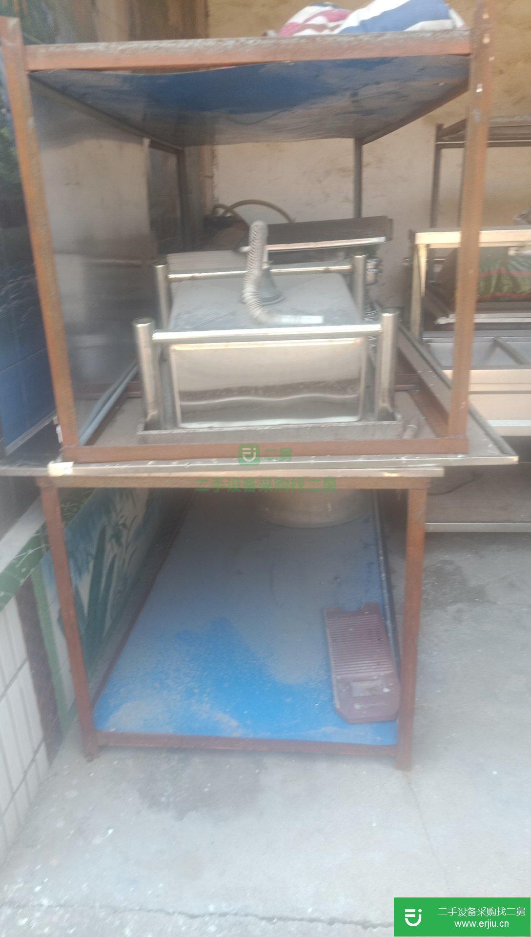 焊的非常結實的不銹鋼展臺工作臺