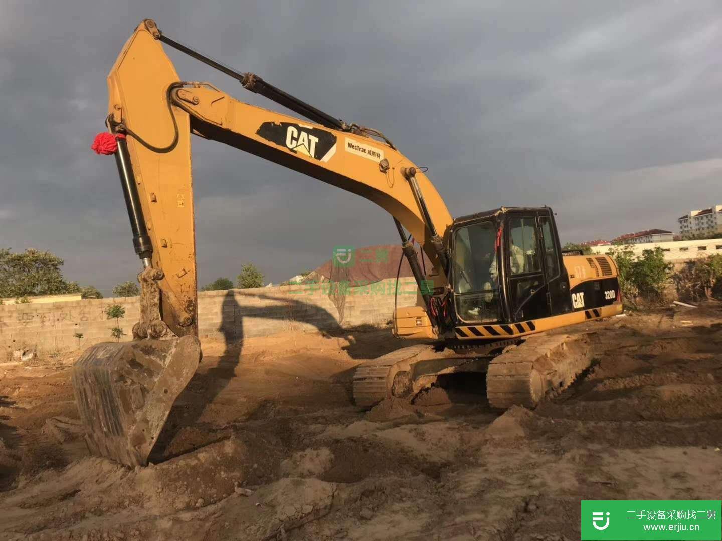 卡特彼勒 320D2/D2L 挖掘機 (個人一手工地機手續(xù)全)