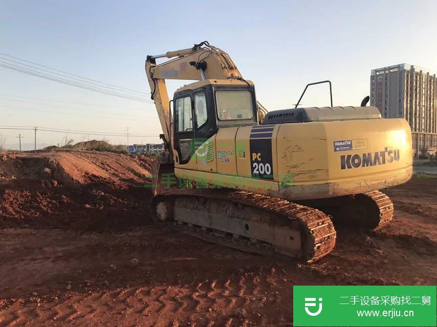 出售二手的小松 PC200LC-7 挖掘機