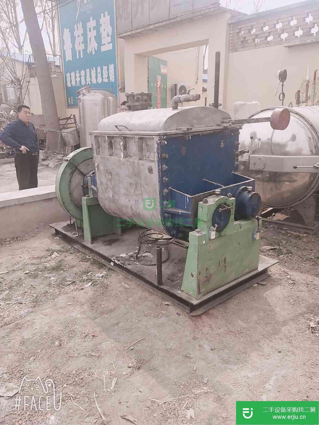 現(xiàn)轉(zhuǎn)讓一臺(tái)二手捏和機(jī)500L九成新
