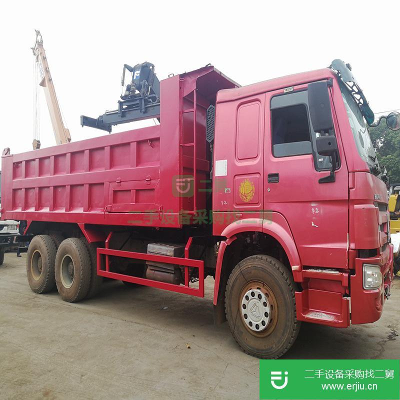 二手右方向12輪真空胎8*4豪沃自卸車