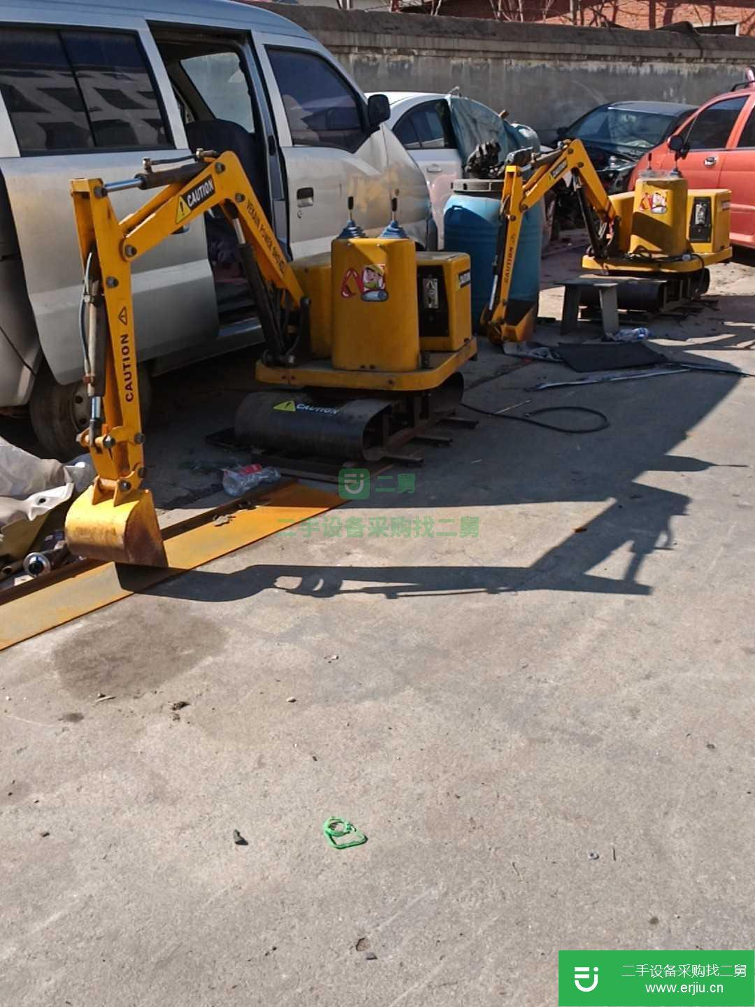 兩臺小挖掘機低價轉讓出售