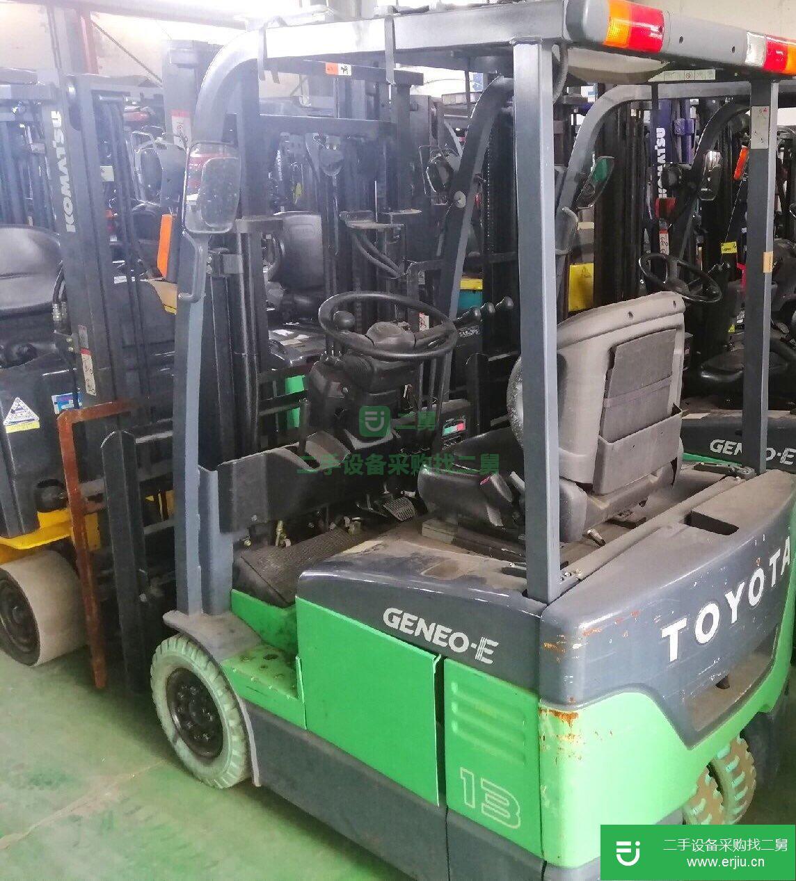 出售二手夾抱機，三噸自動擋進口夾包叉車出售