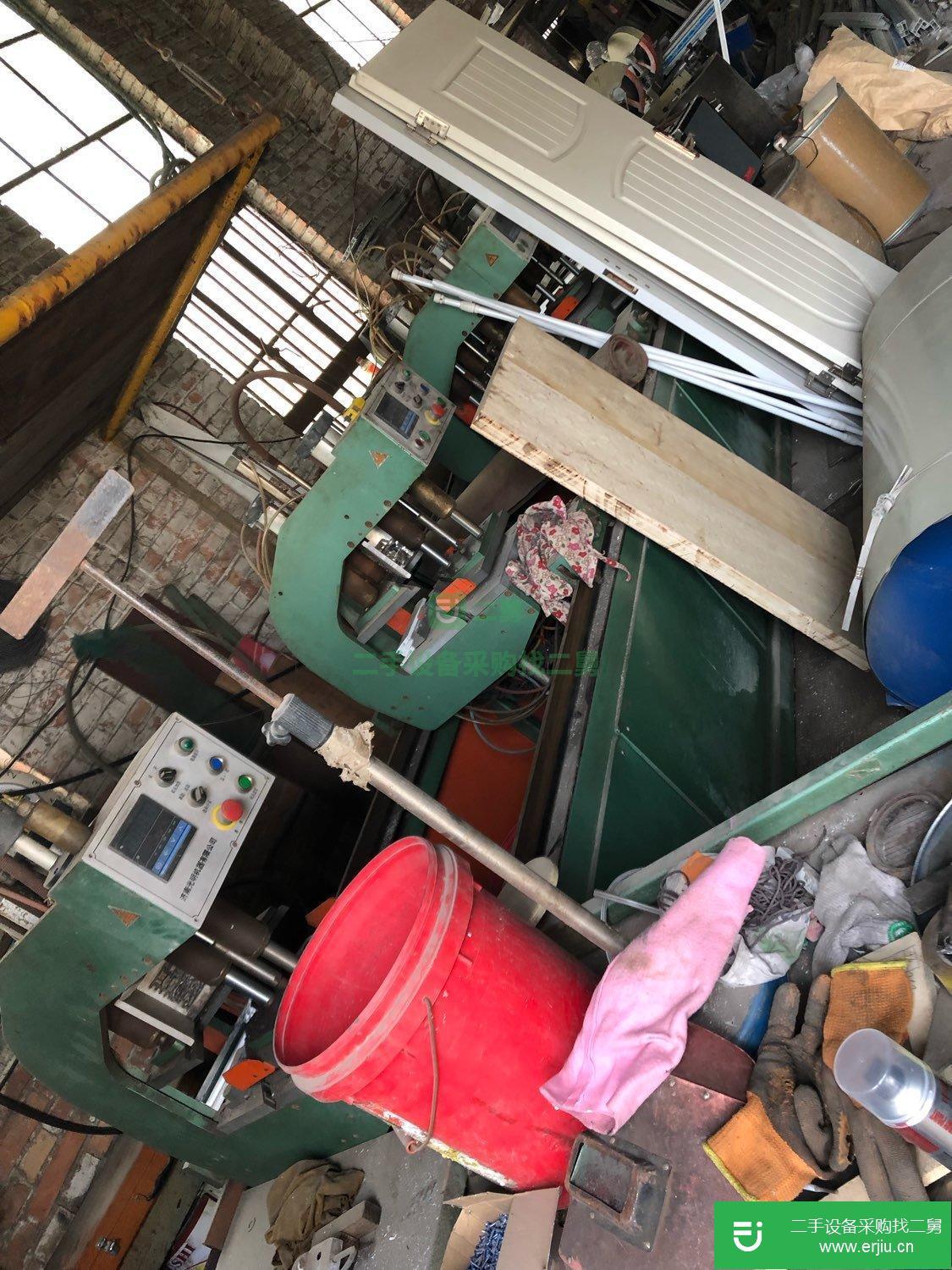 便宜出售二手的塑鋼門窗設備
