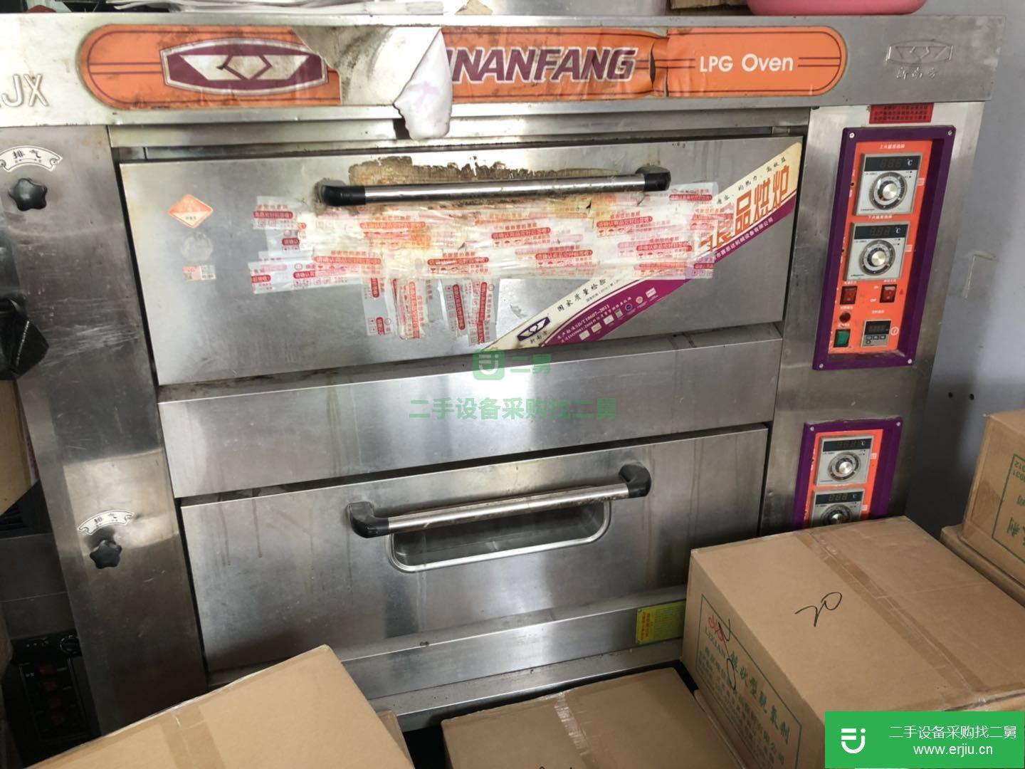 三麥冷藏定時醒發箱+新南方兩層三盤烤箱+1.8米冷藏展柜+保溫柜