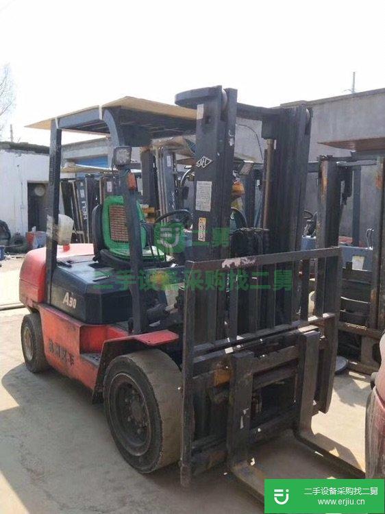 二手3噸八成新柴油叉車，內(nèi)燃式二手叉車低價(jià)出