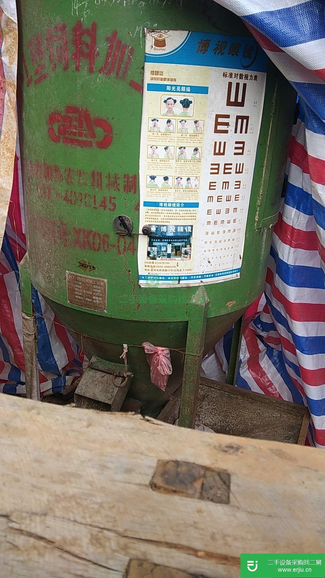 打飼料用的15千瓦粉碎機，攪拌機容量1500斤。