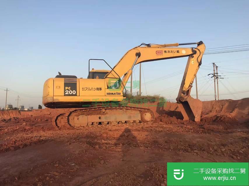 出售二手的小松 PC200LC-7 挖掘機