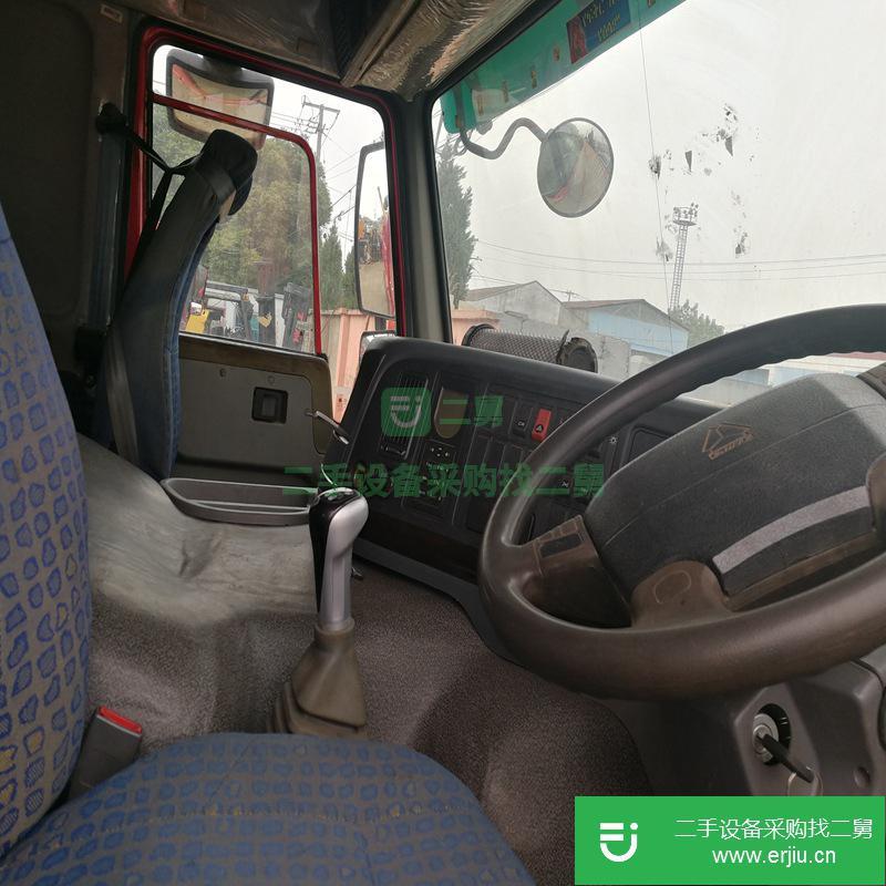 二手右方向12輪真空胎8*4豪沃自卸車