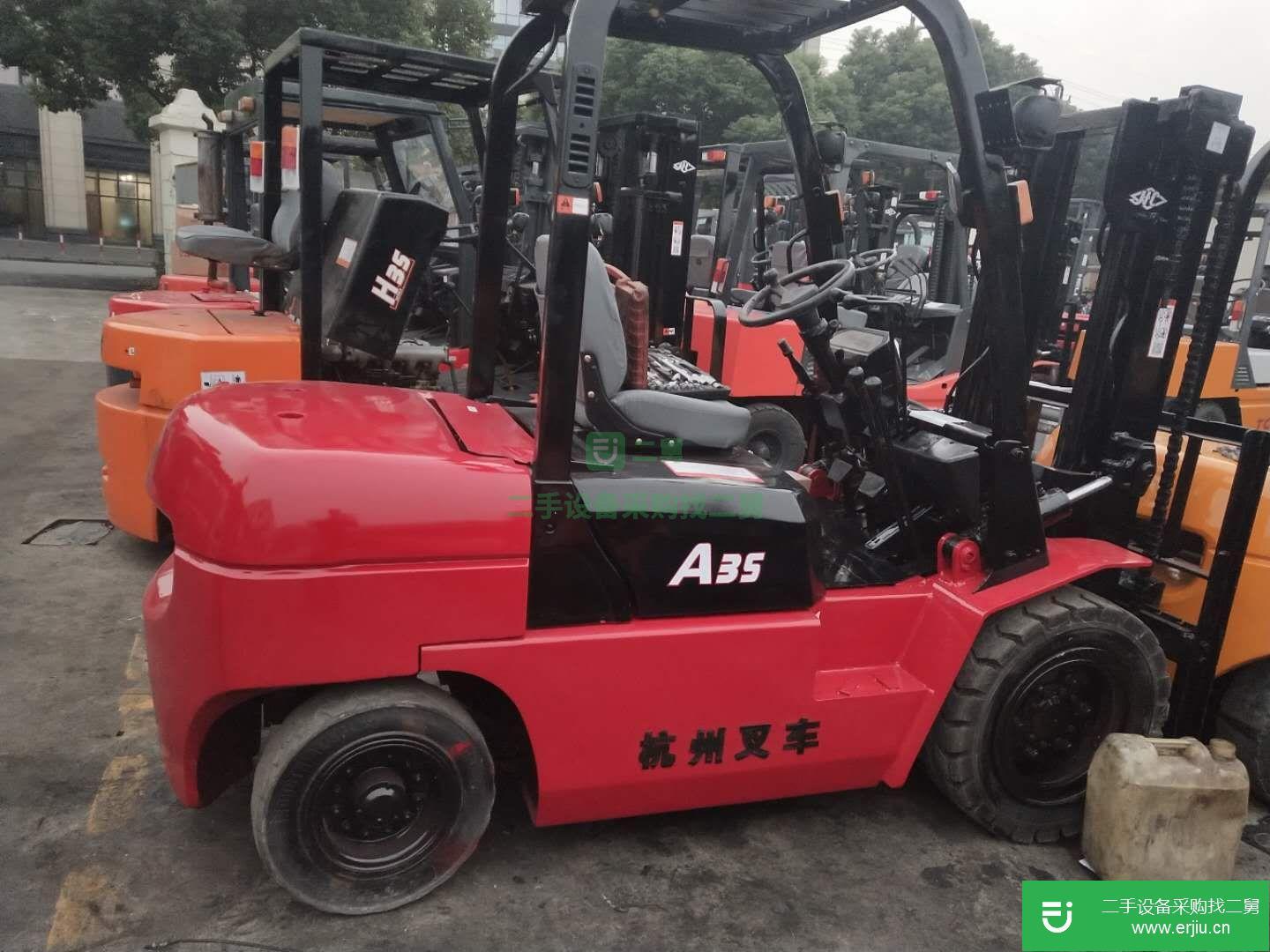 出售二手的低價(jià)精品二手叉車(chē)