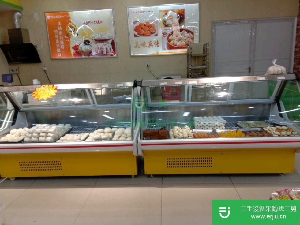 出售二手的九成新的展臺，四個。