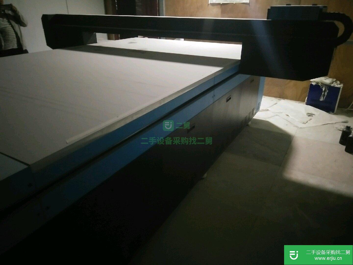 出售UV打印機，雕刻機，新的用了半年