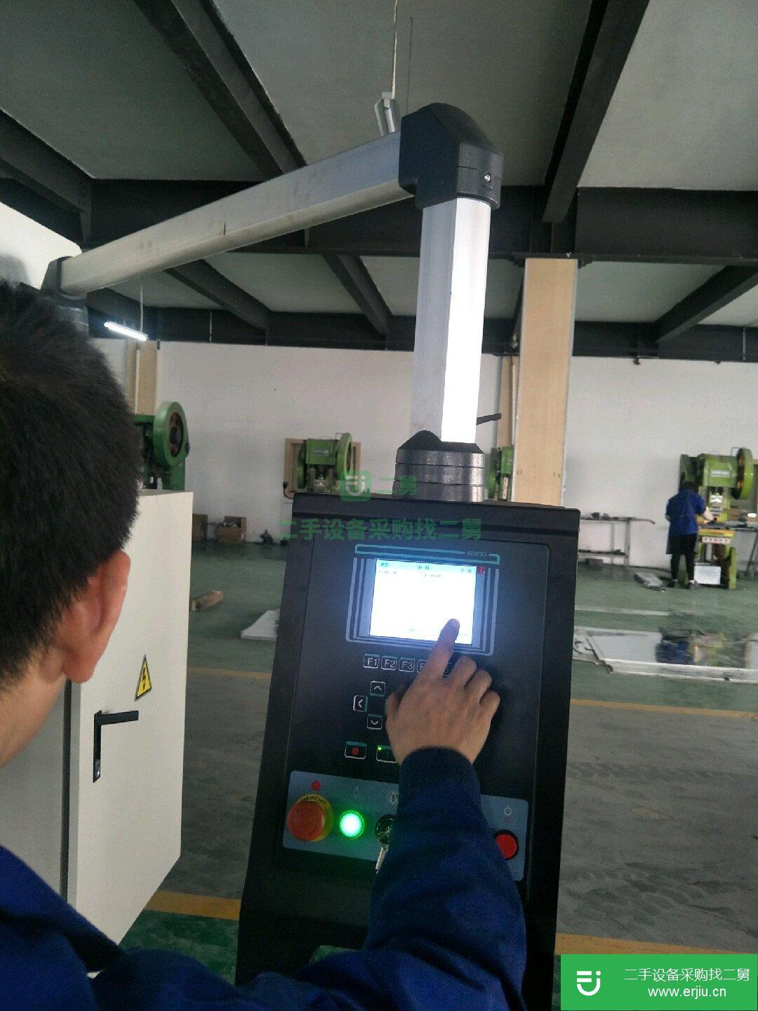 二手的100噸3米2，4米折彎機