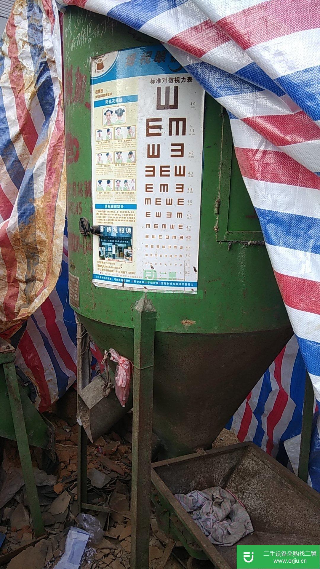 打飼料用的15千瓦粉碎機，攪拌機容量1500斤。