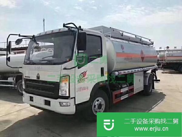 轉讓重汽豪沃容積10.5方油罐車