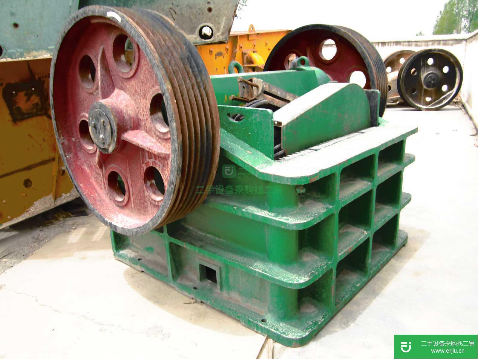嘉峪關破碎機 出售1300 X 300細破1臺 石料廠全套設備