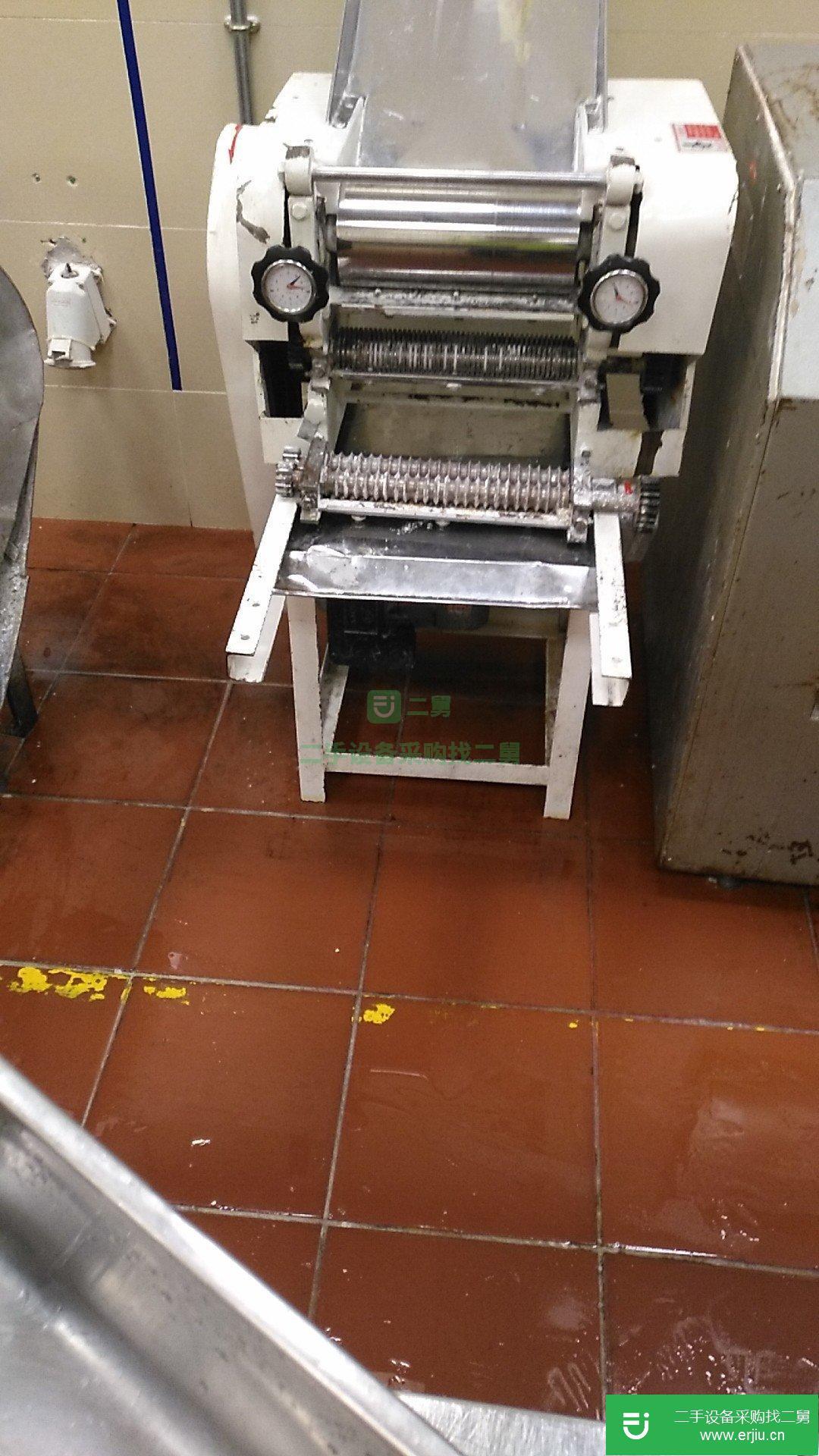 永強(qiáng)壓面機(jī)一臺(tái)9成新