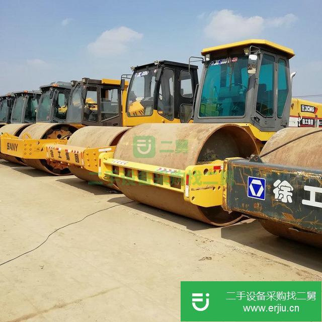 南京急轉(zhuǎn)讓2018年二手26噸壓路機(jī)