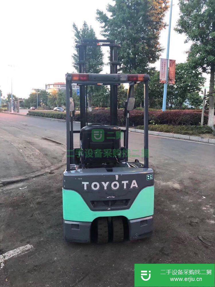 豐田1.5噸三支點電動叉車，可原地轉彎二手叉車