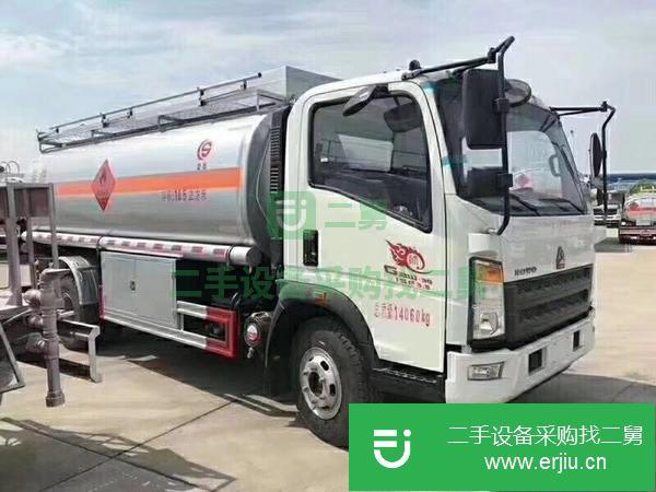 轉讓重汽豪沃容積10.5方油罐車