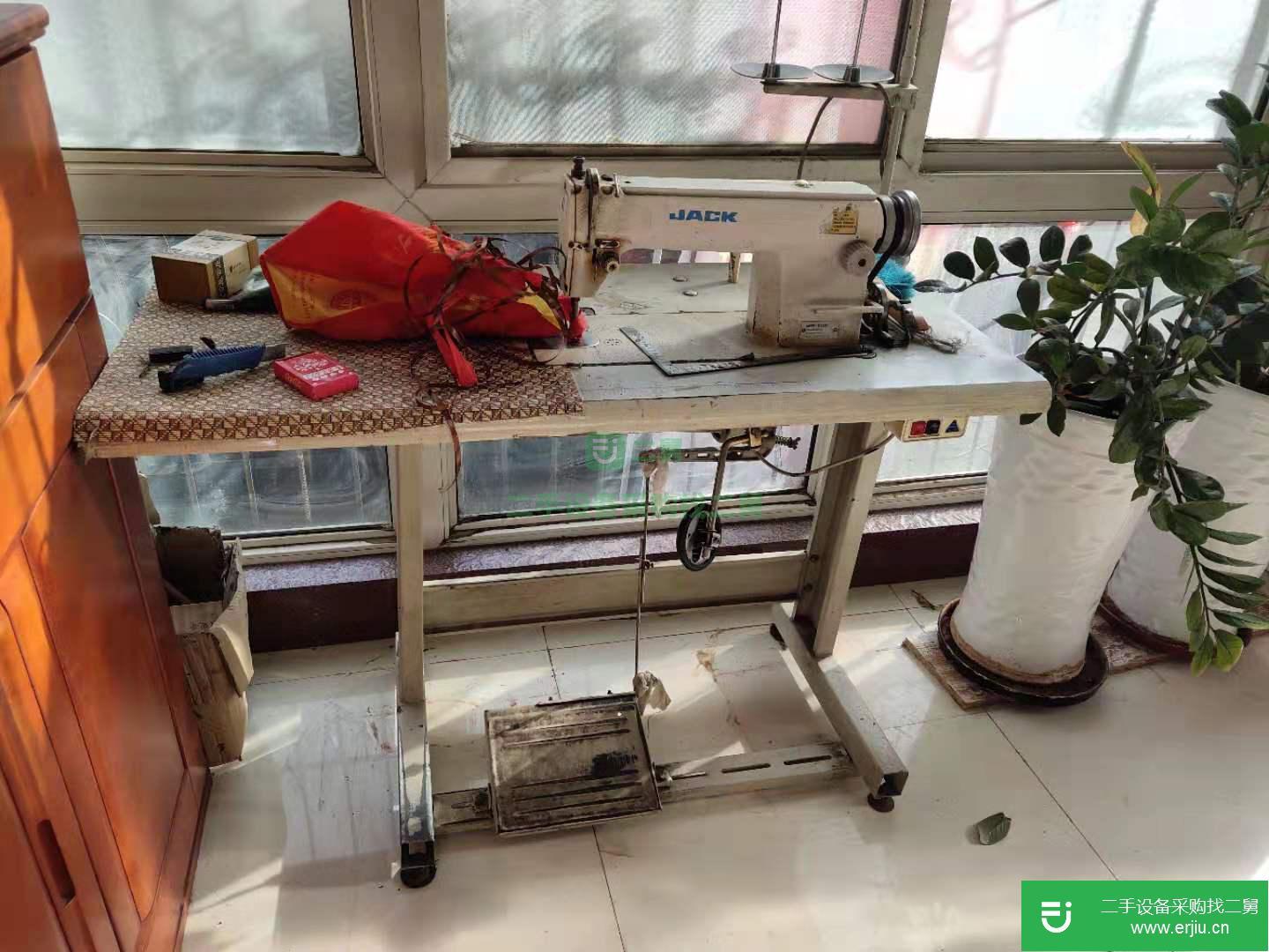 家用白色電動縫紉機出售