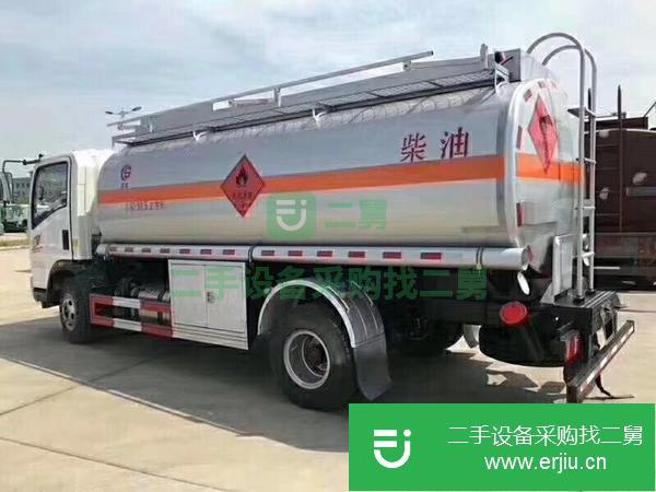 轉讓重汽豪沃容積10.5方油罐車