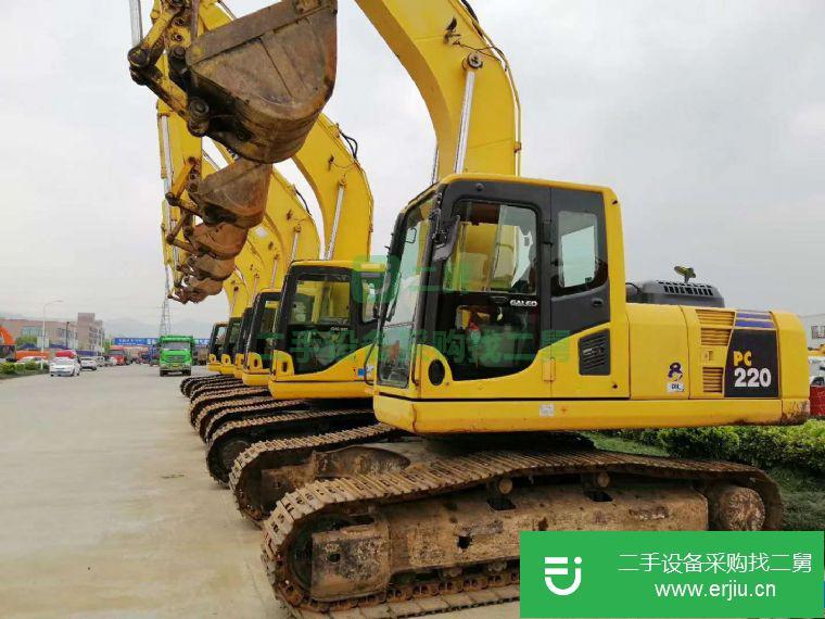 轉讓小松220-8二手挖掘機，成色好，原版干活機。包送貨