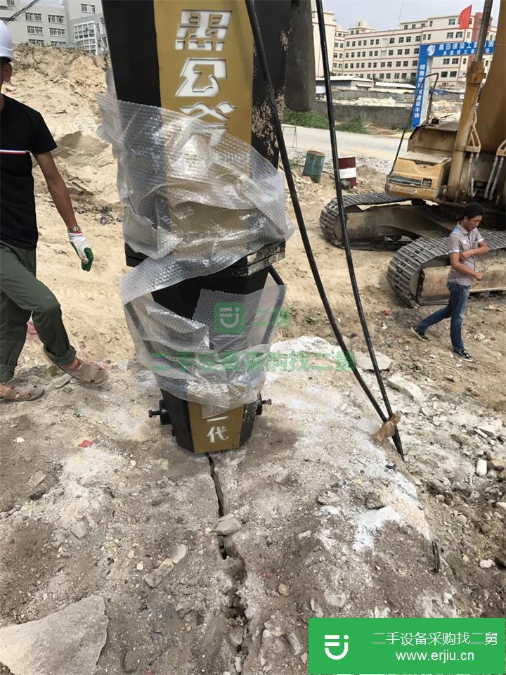 轉(zhuǎn)讓出售靜態(tài)巖石劈裂棒分裂機(jī)