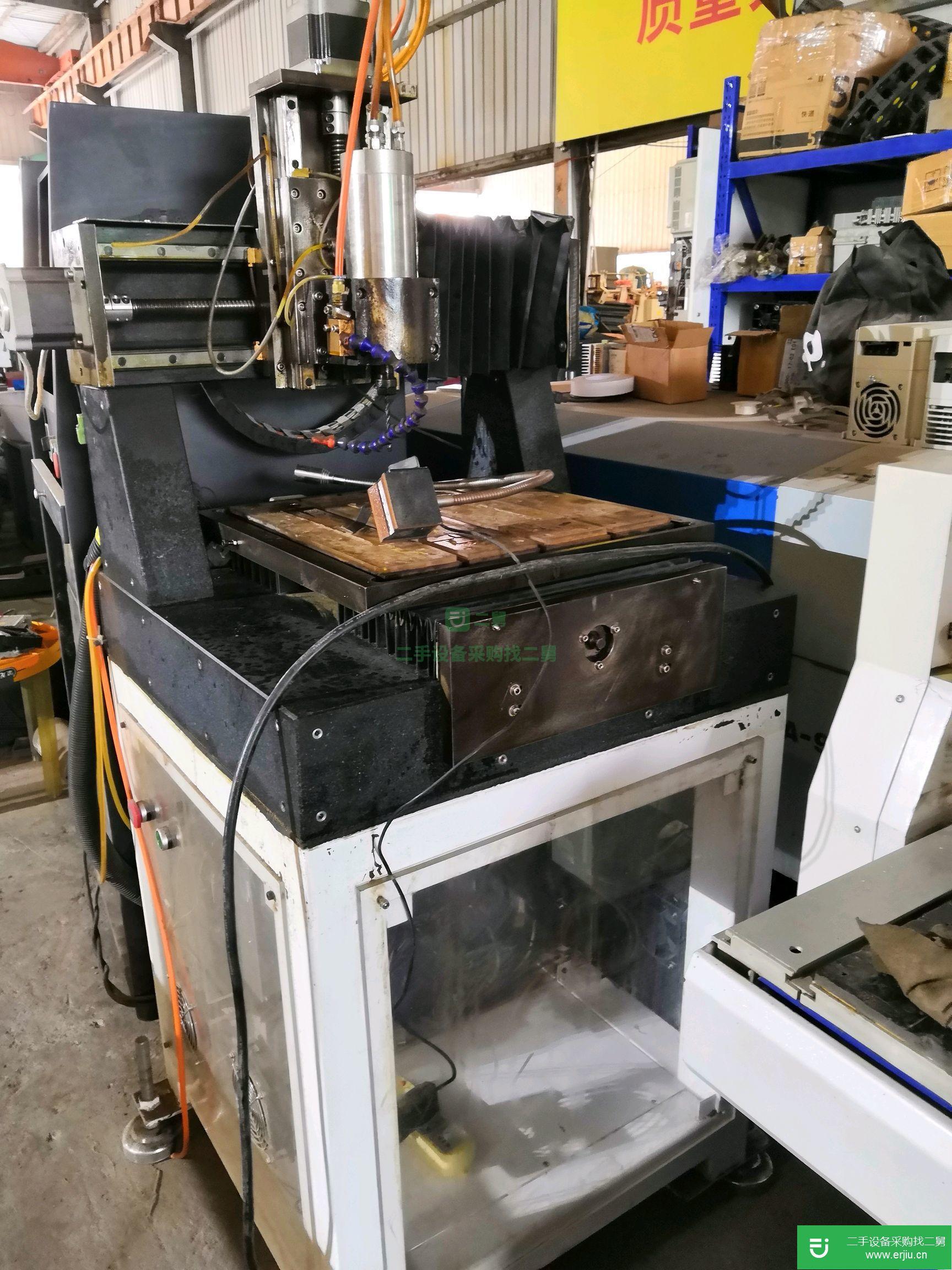 精雕機，小型桌面雕刻機模具銅鋁工藝品雕刻機