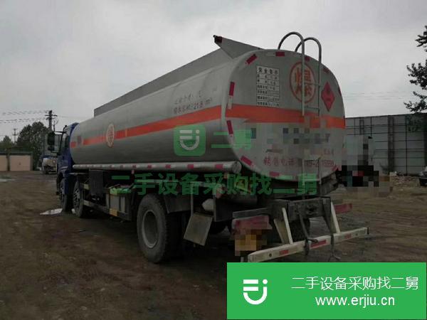 轉(zhuǎn)讓二手的16年10月歐曼前四后四，210馬力油罐車