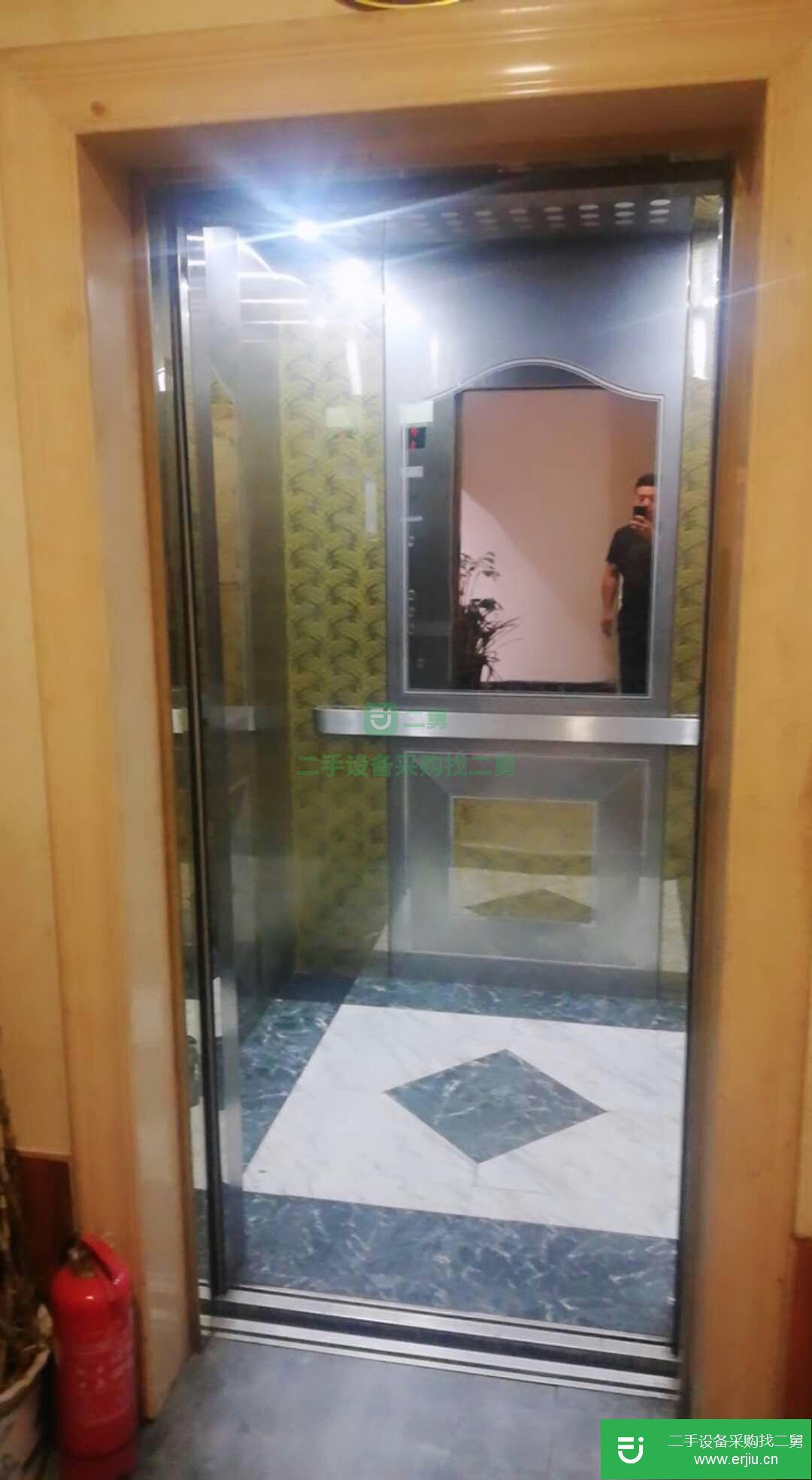 急出售九成新電梯（客梯）