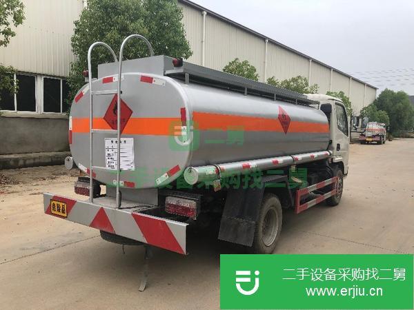 已上戶的手續齊全5噸油罐車二手油車出售