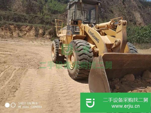 出售二手的12年柳工50鏟車