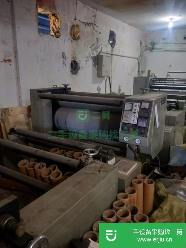 精品出售1.2米卷筒壓紋機(jī),99成新。