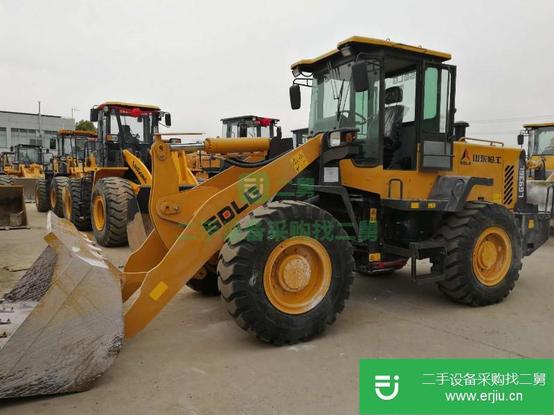 低價(jià)出售轉(zhuǎn)讓九成新品牌裝載機(jī)