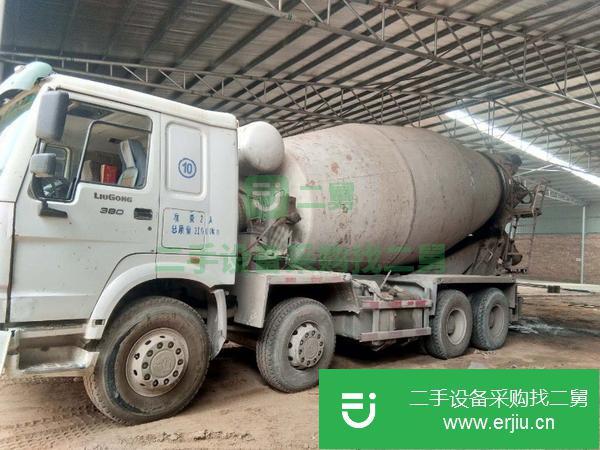 轉(zhuǎn)讓二手的10年豪沃前四后八攪拌車(chē)